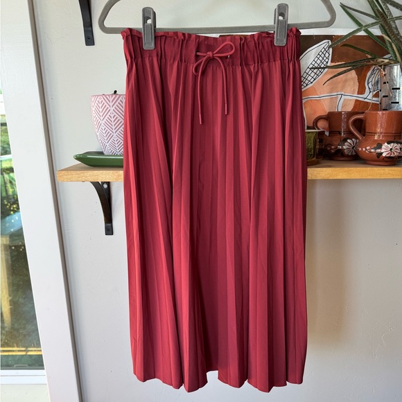 Athleta Hayes Burgundy Red Pleated Drawstring Waist Midi Skirt Size XS - Picture 11 of 13